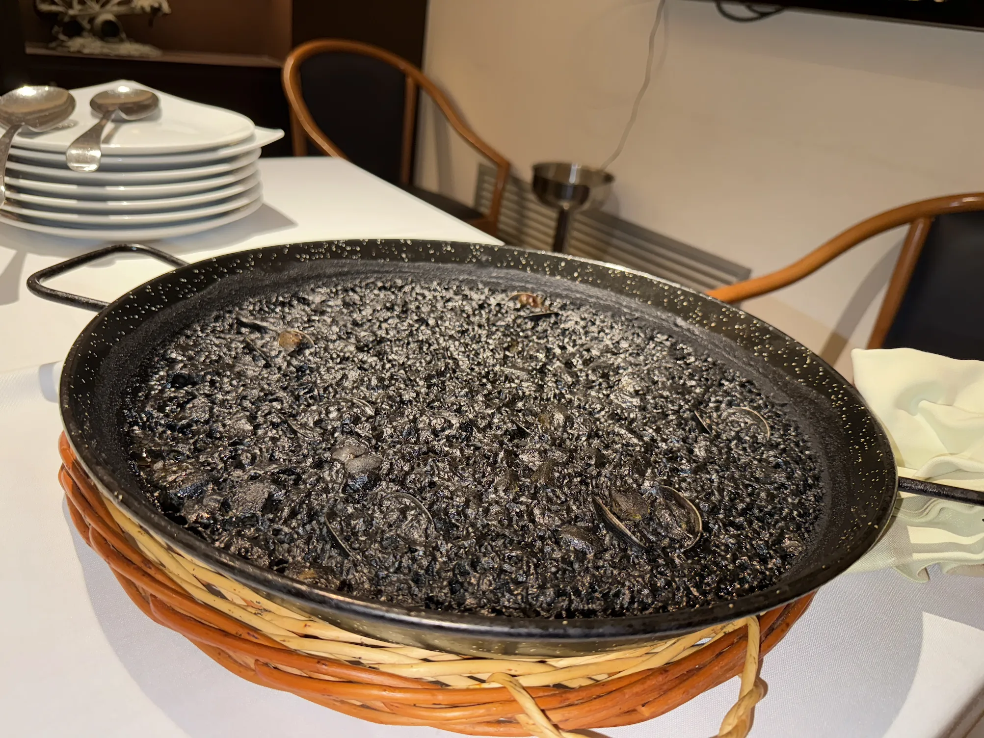 Arroz negro con almejas