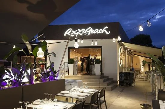 Rocxi Beach de noche